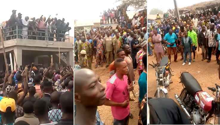 Ooni, Aare Ona Kakanfo, Yoruba Kings, Help To Secure Igboho’s Release – Protesters Cry Out At Igboho’s Residence